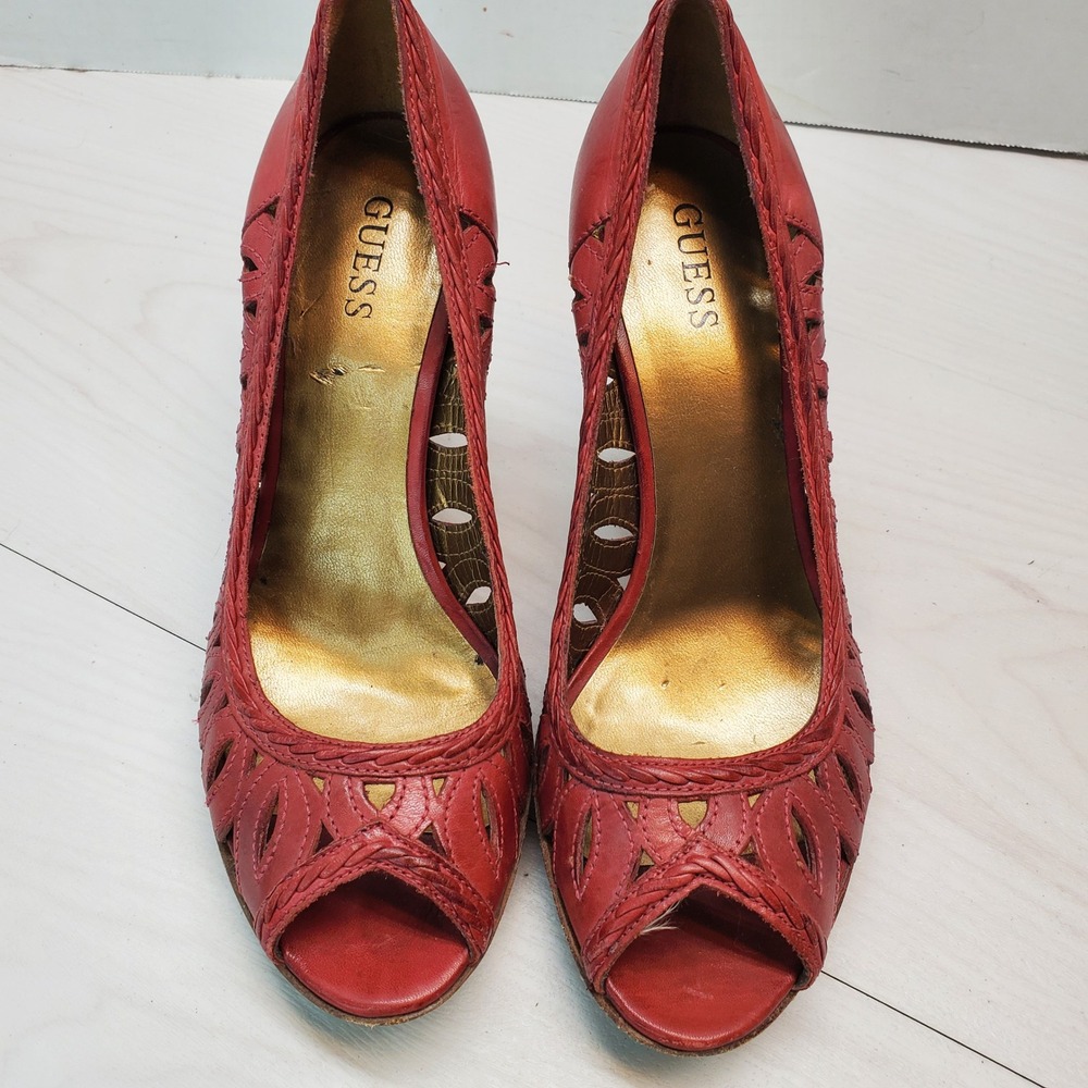 Guess Cherry Red Leather Peep Toe Platform Pumps Laser Cut Heels Womens 7.5M - Picture 2 of 11